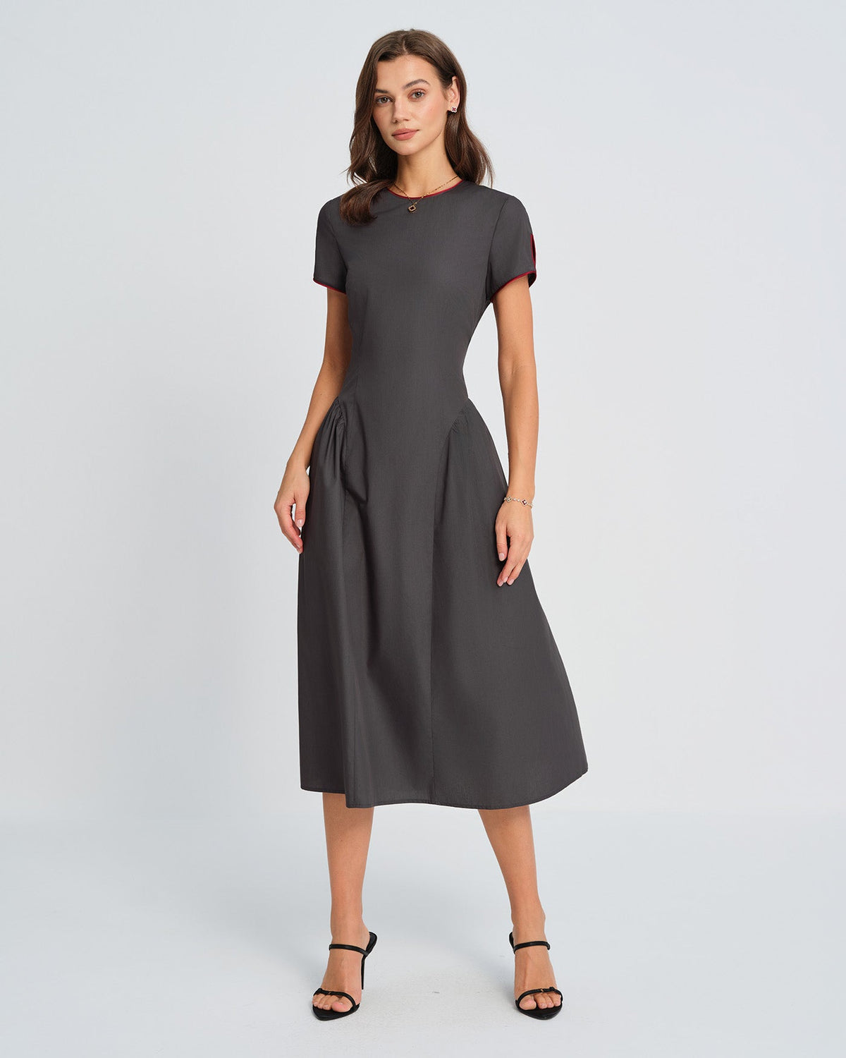 Vestido midi gris de cuello redondo