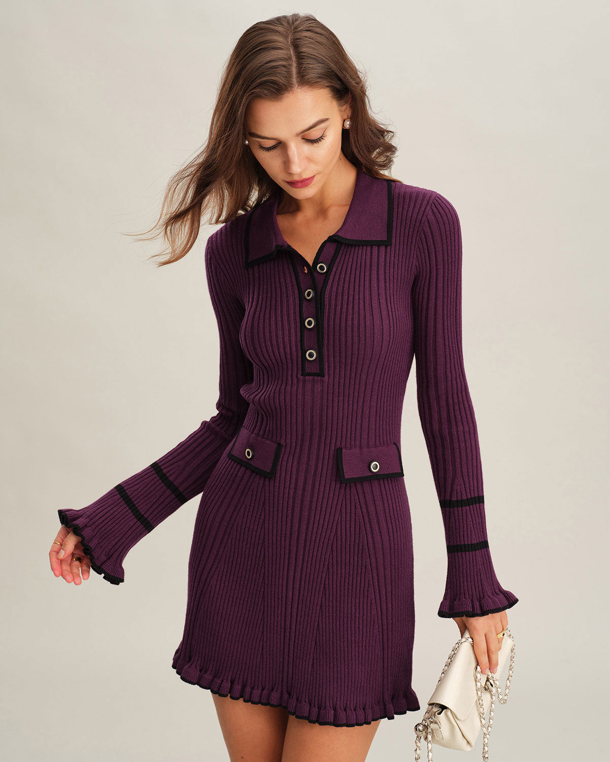Vestido de punto morado con mangas campana en contraste