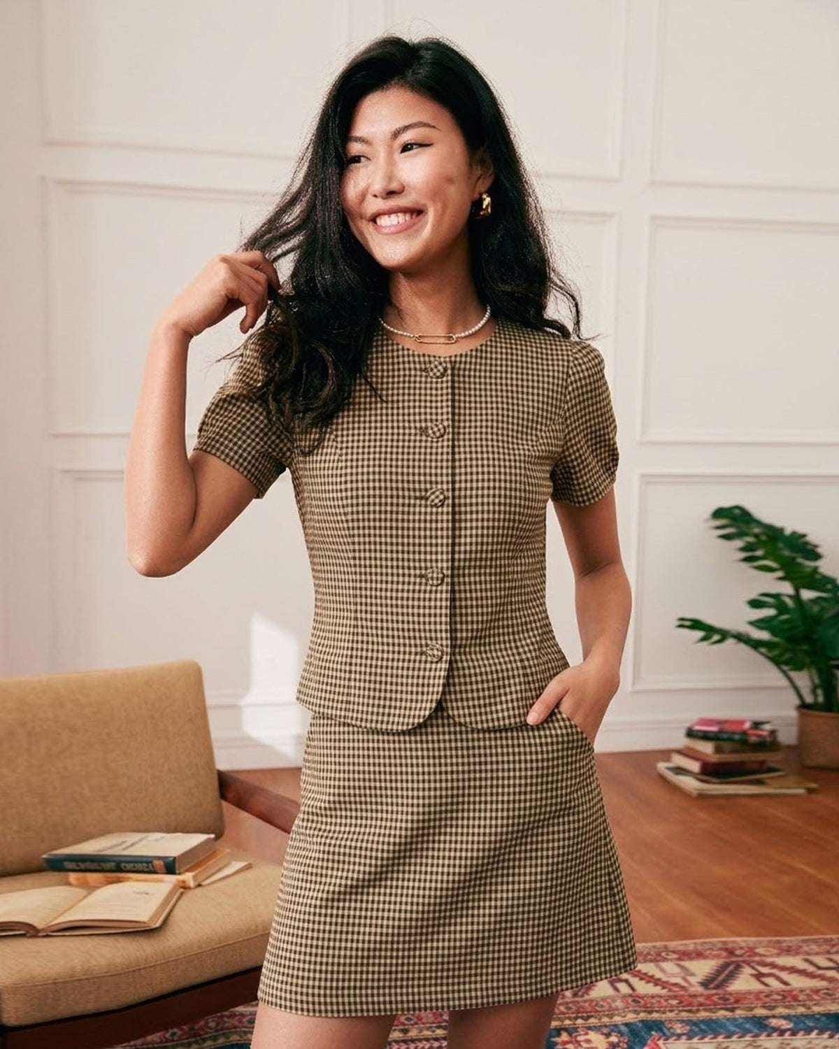 Blusa de cuadros marrones con mangas abullonadas