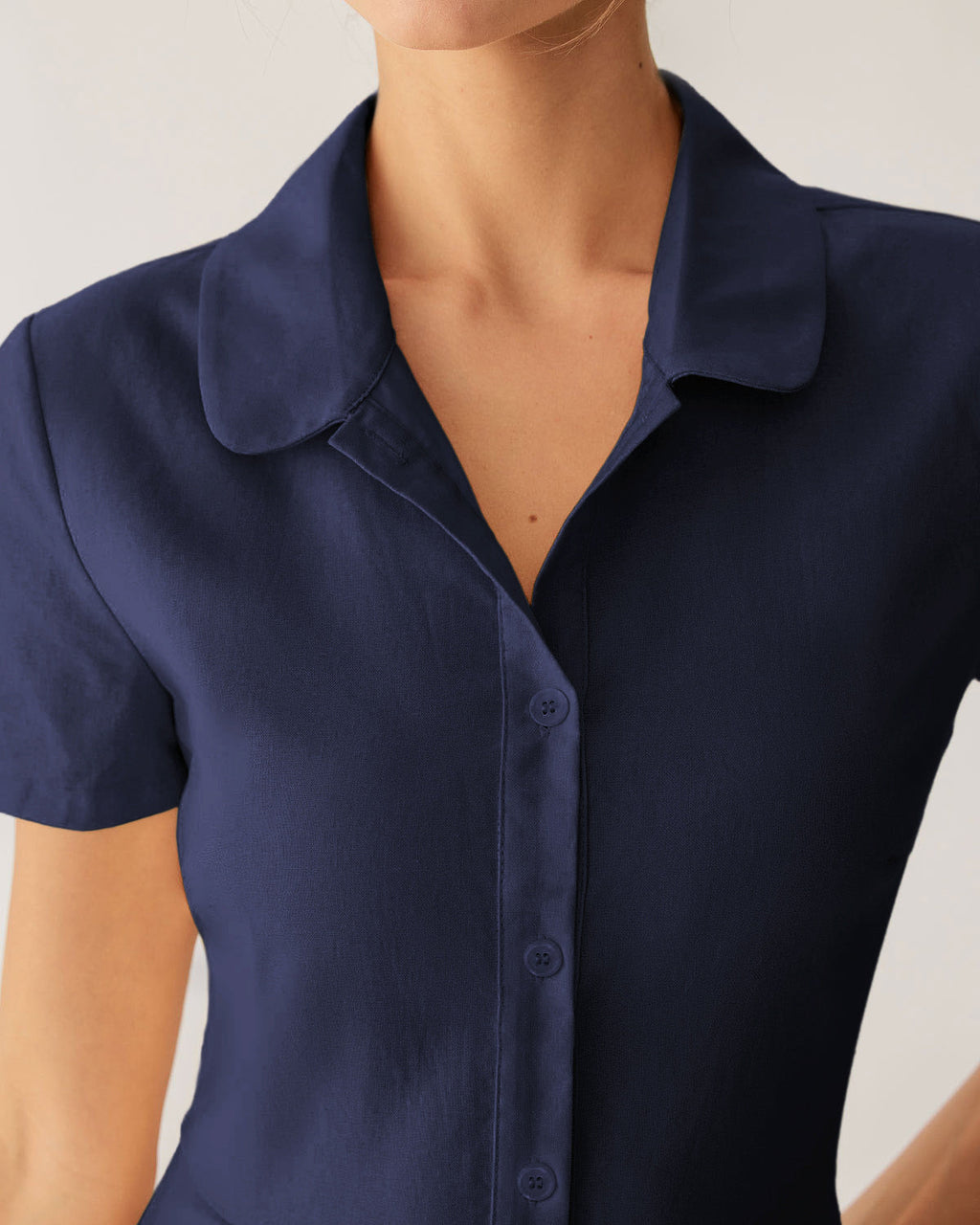 Vestido midi azul marino de manga corta con bolsillos