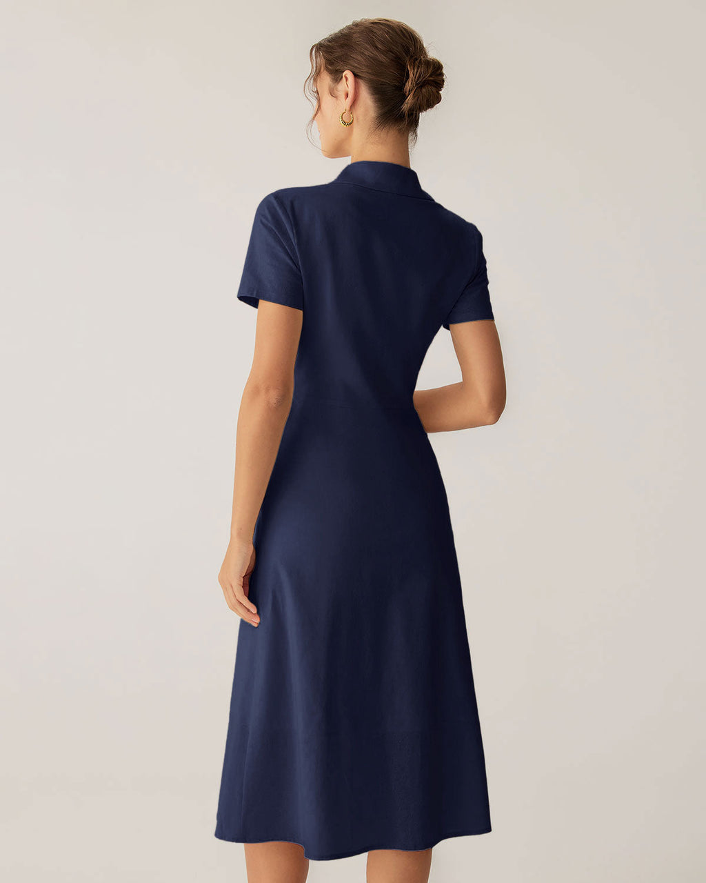 Vestido midi azul marino de manga corta con bolsillos