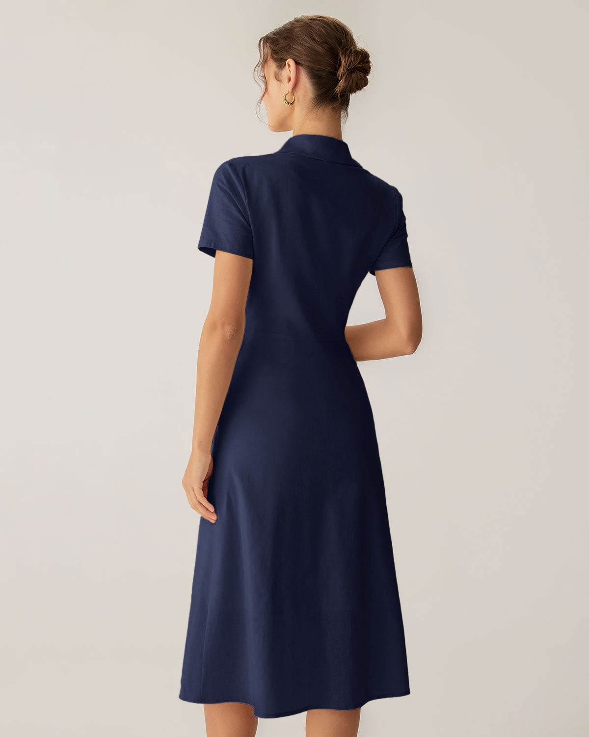 Vestido midi azul marino de manga corta con bolsillos