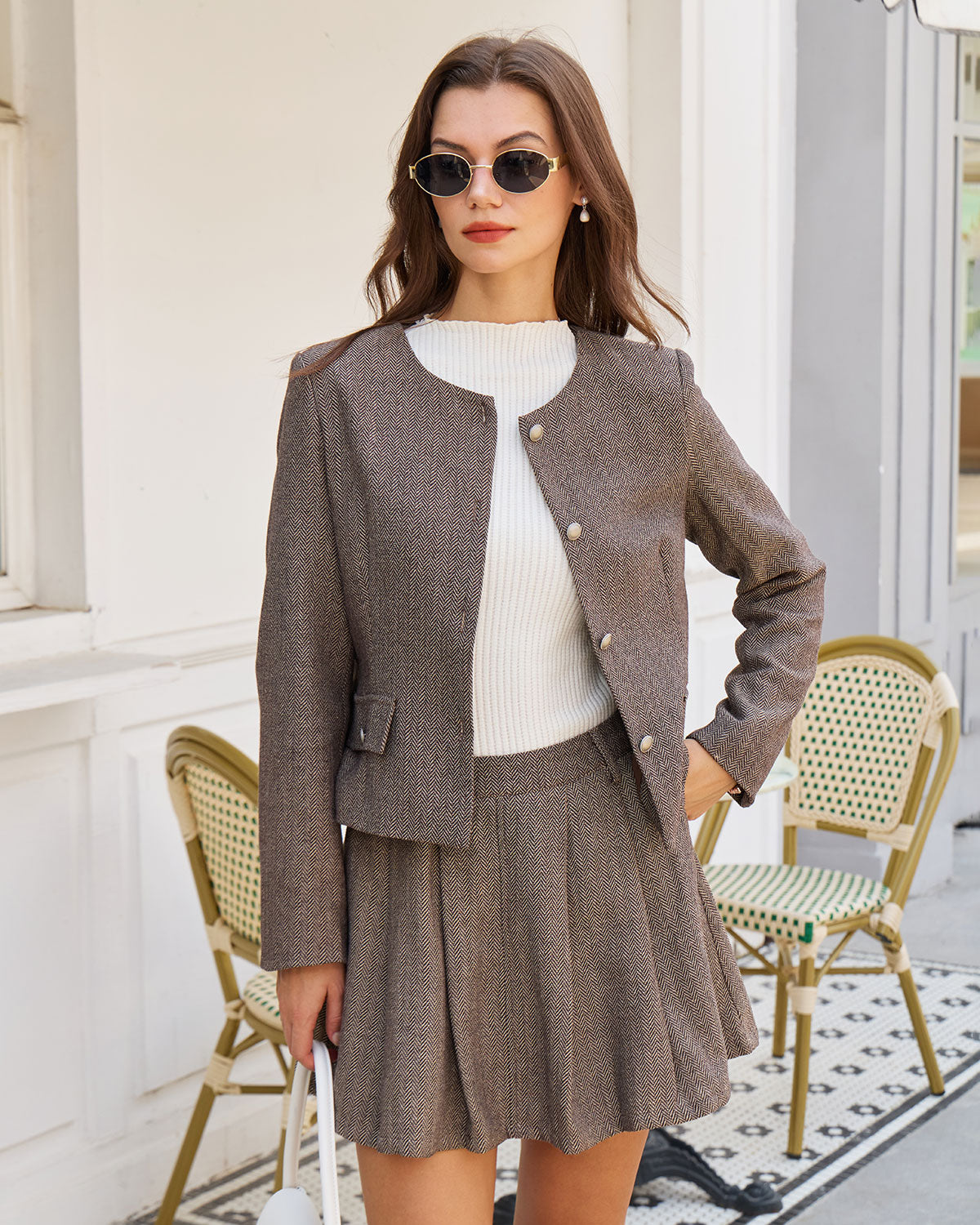 Chaqueta marrón con bolsillos abotonados