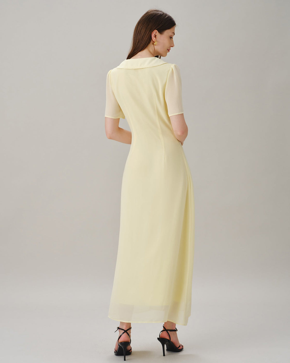 Vestido maxi de túnica amarillo con escote en V y lazo