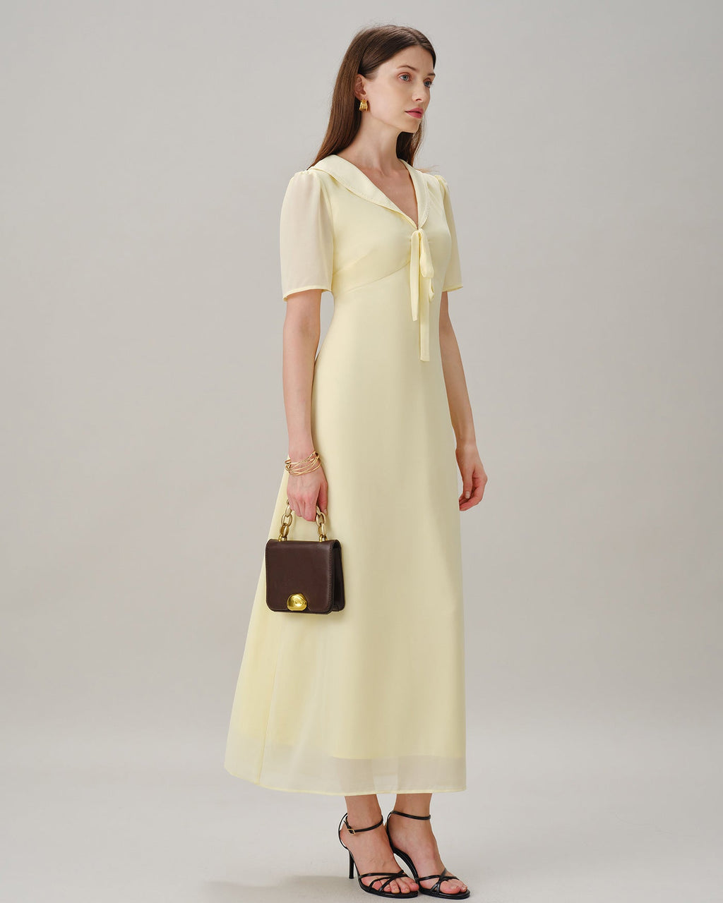 Vestido maxi de túnica amarillo con escote en V y lazo