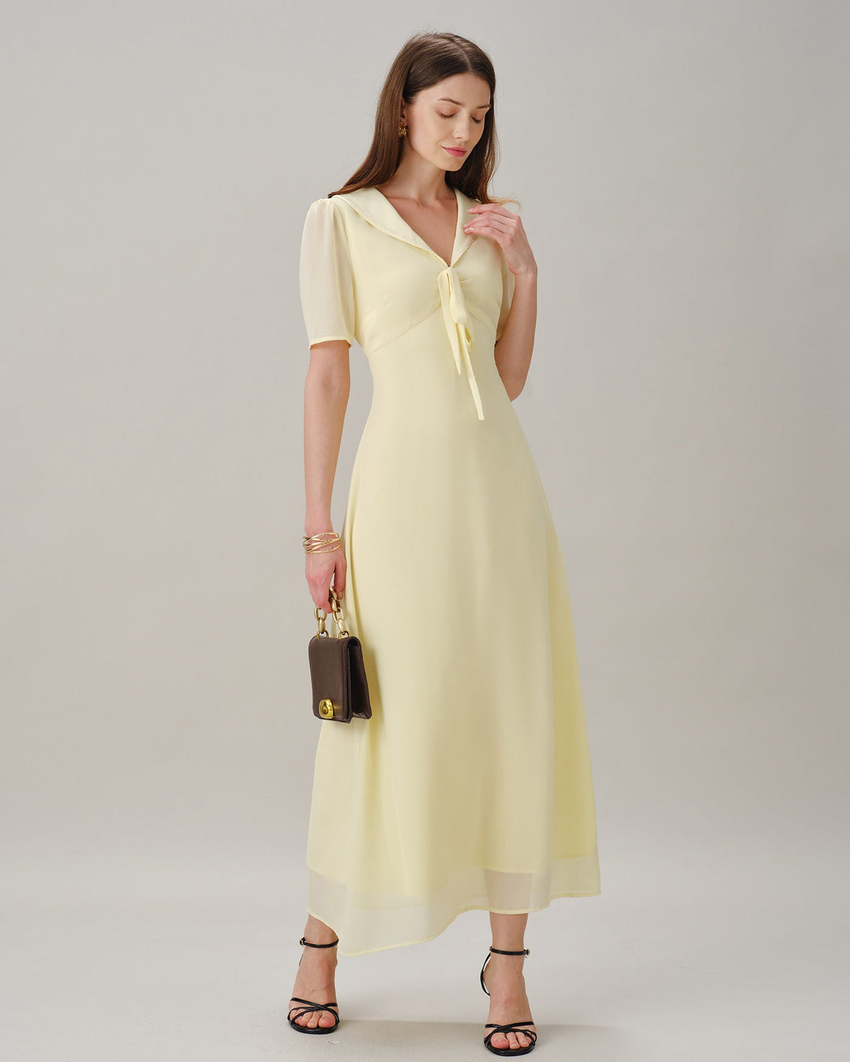 Vestido maxi de túnica amarillo con escote en V y lazo