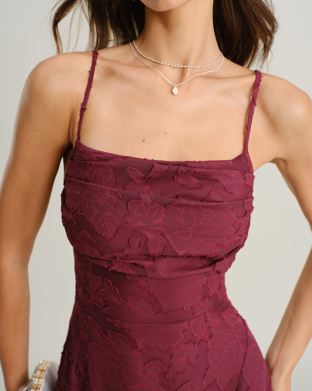 Vestido largo de jacquard rojo burdeos, estilo slip
