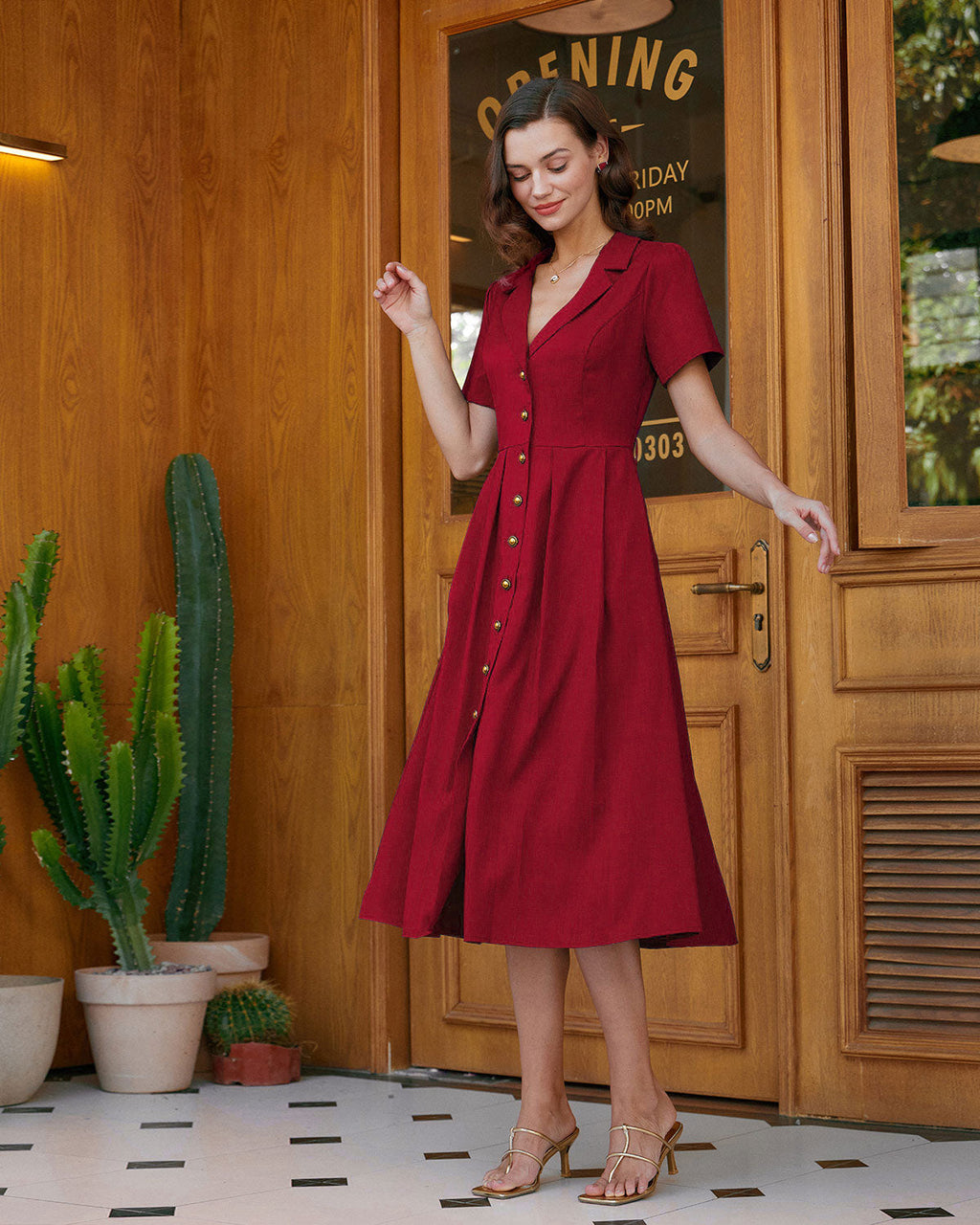 Vestido midi rojo de línea A con pliegues y botones