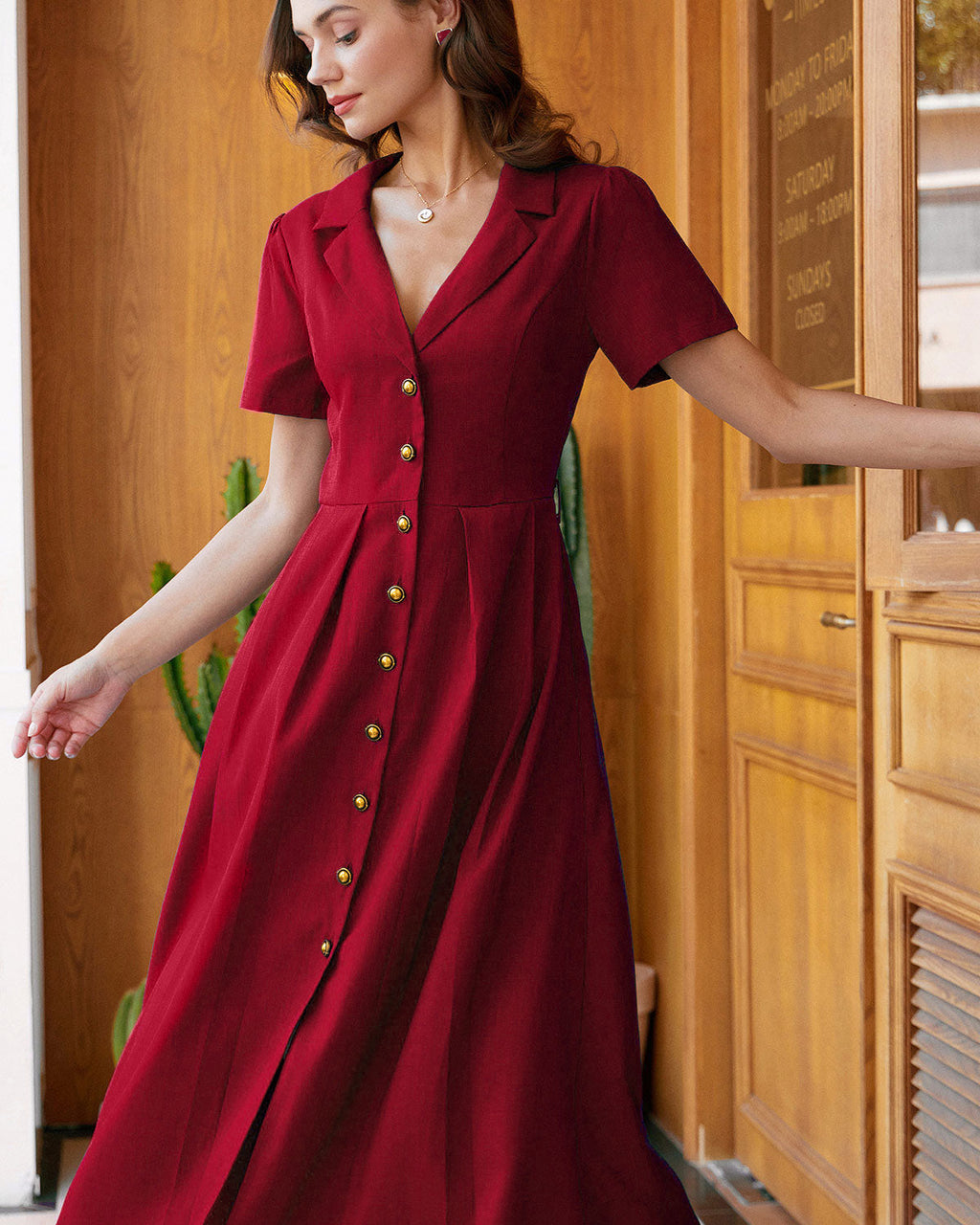 Vestido midi rojo de línea A con pliegues y botones