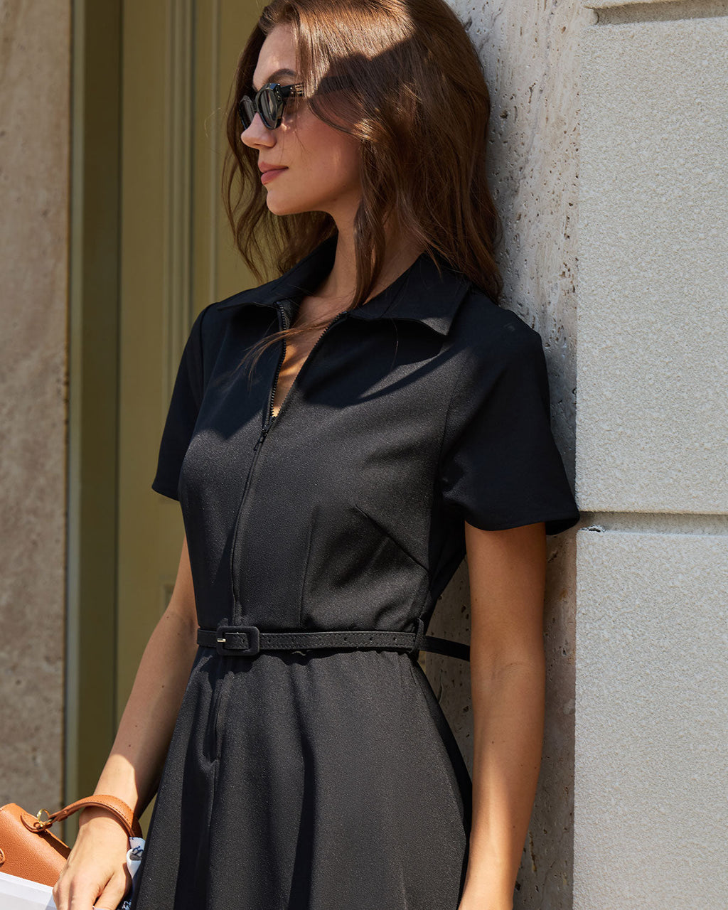 Vestido midi negro con cinturón de silueta en A