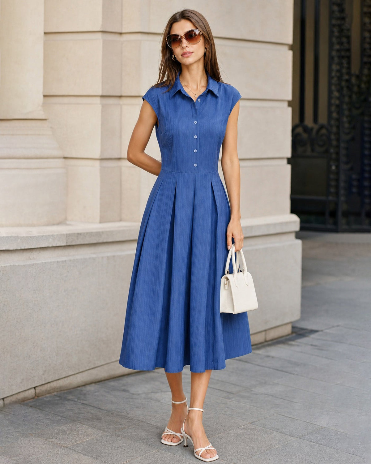 Vestido midi con cuello azul y botones