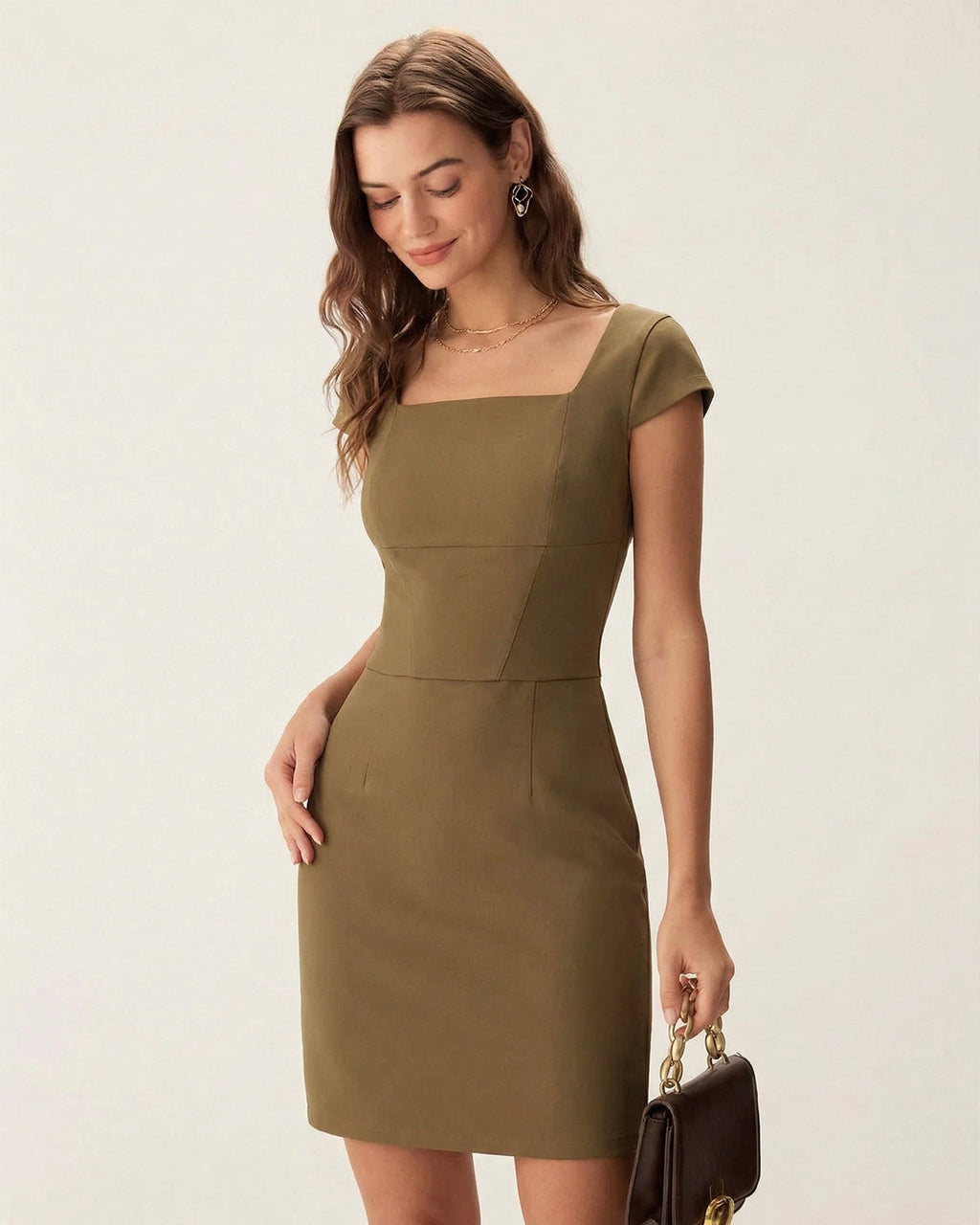 Vestido corto marrón con escote cuadrado y manga tipo cap