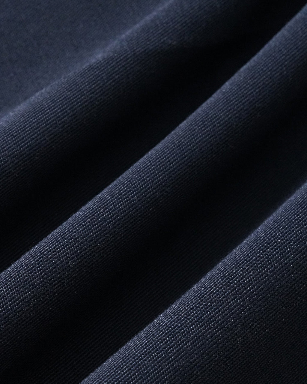 Vestido mini sin mangas con cuello azul marino y botones