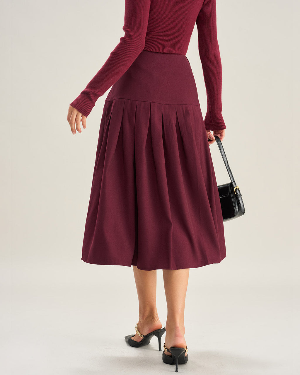 Falda midi plisada de cintura natural en color rojo vino