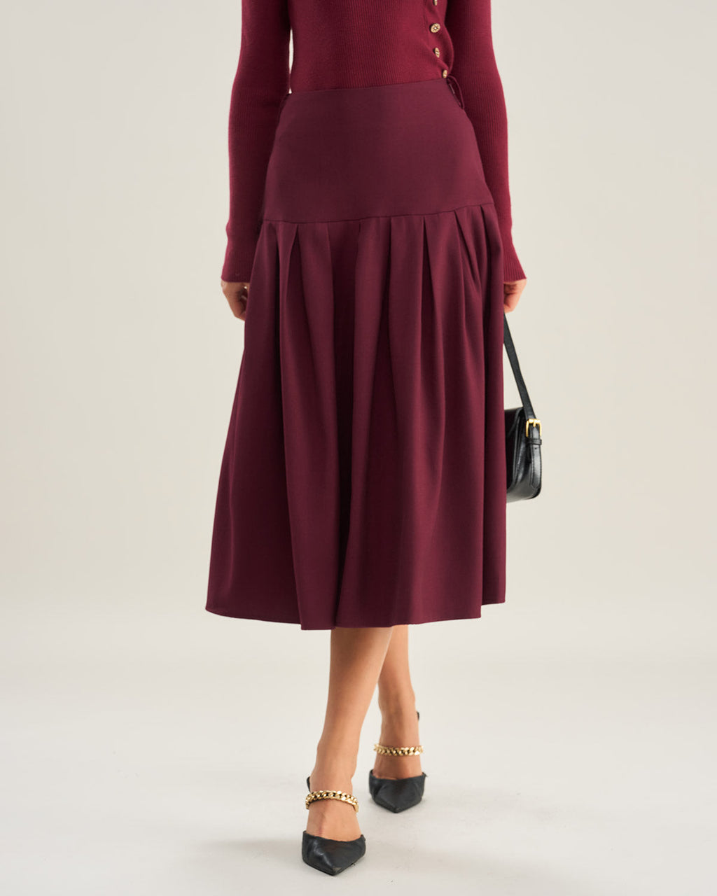 Falda midi plisada de cintura natural en color rojo vino