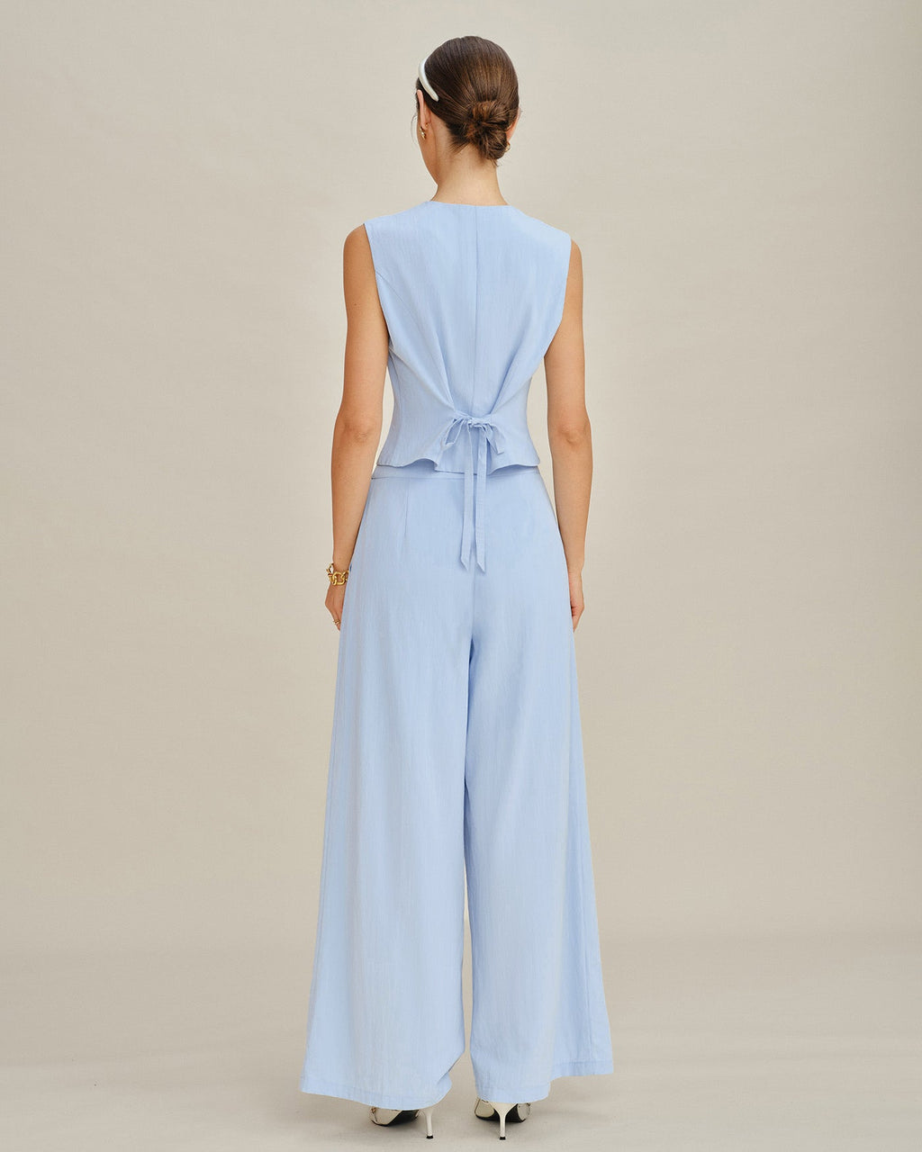 Pantalones rectos de color azul sólido con bolsillos